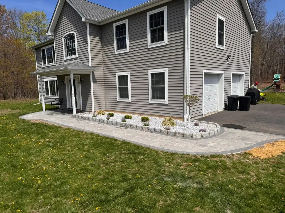 Finished paver patio with border detail in New Windsor NY